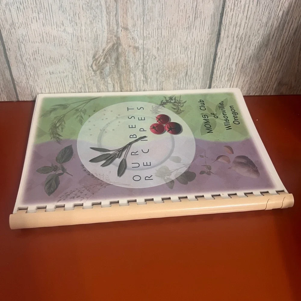 Our Best Recipes MOMS Club of Wilsonville Oregon Community Cookbook Plastic Comb